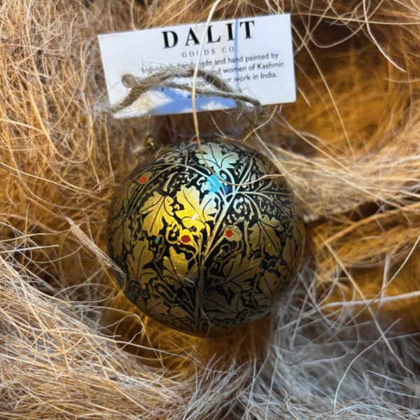 black and gold leaf 2 Bauble